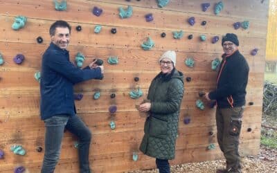 Eine Kletterwand für den Wildpark