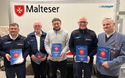 Neujahrsempfang der Abersfelder Malteser: Chronist Robert Mantel übergibt Jubiläums‑Chronik „50 Jahre Malteser Abersfeld“