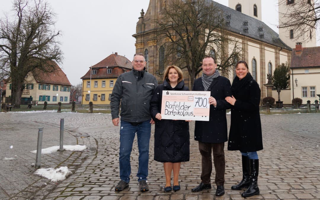 Rafelder Dorfnikolaus übergibt Spende