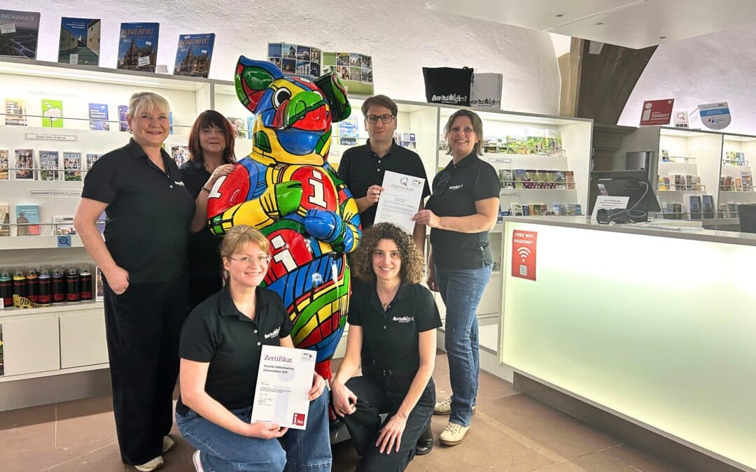 Qualität, die ankommt: Tourist-Information Schweinfurt 360° erneut mit „DTV i-Marke“ und „ServiceQ Deutschland“ ausgezeichnet