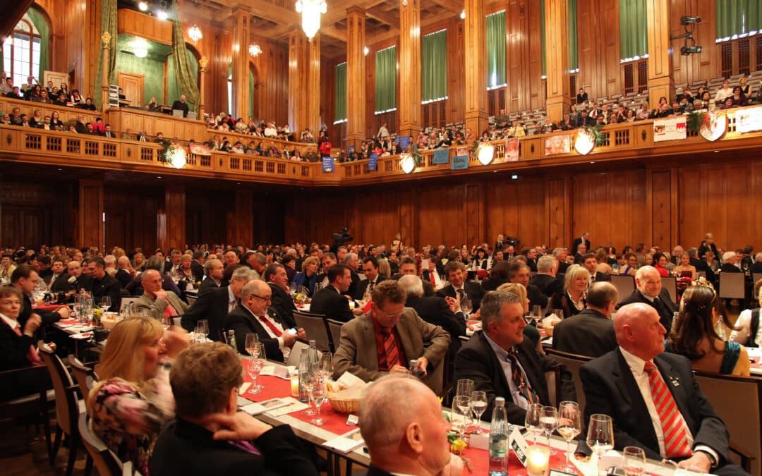 Die 68. Fränkische Weinkönigin wird im Max-Littmann-Saal des Regentenbaus gewählt