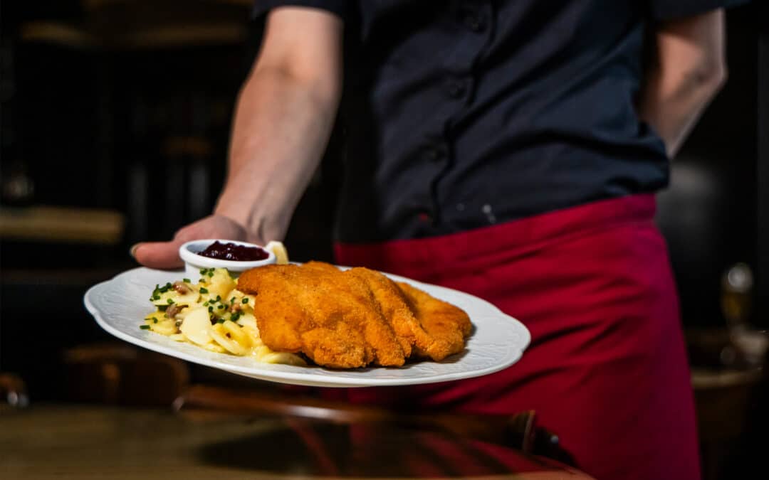 Trotz „Schnitzel-Steuergeschenk“: Viele  Wirte knausern beim Lohn