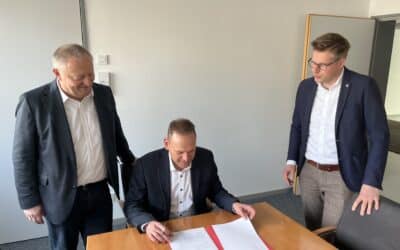 Mario Götz unterzeichnete Annahmeerklärung für das Amt des Landrats