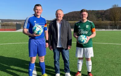 Spannendes Fußballspiel auf neuem Kunstrasenplatz – Sportanlage am Schulzentrum Hammelburg offiziell eingeweiht