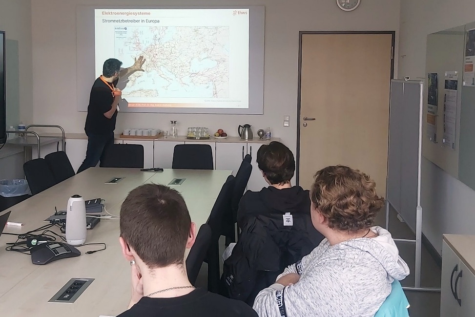 Winter School an der THWS: Privat-Vorlesung inklusive – Oberstufenschüler erhalten Einblick in Lehre und Forschung im MINT-Bereich