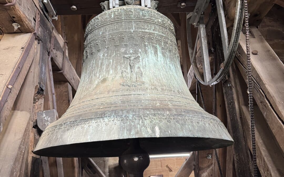 Die Glocke hängt wieder sicher