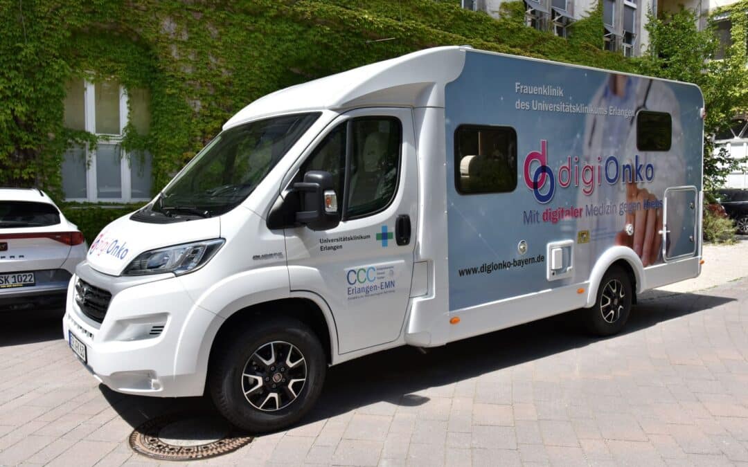 Das Präventionsmobil der Frauenklinik des Uniklinikums Erlangen macht Station beim Frühjahrsmarkt