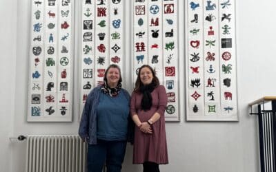 Gemeinschaftswerk „Kunst setzt Zeichen“ erhält neuen Platz im Landratsamt