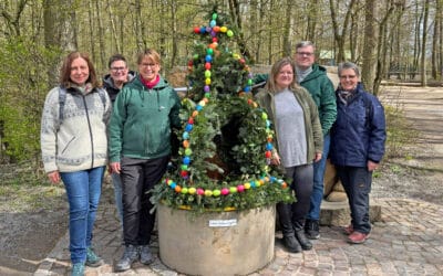 Wildparkfreunde gestalten Osterbrunnen und laden zur Ostereiersuche am Ostersonntag ein