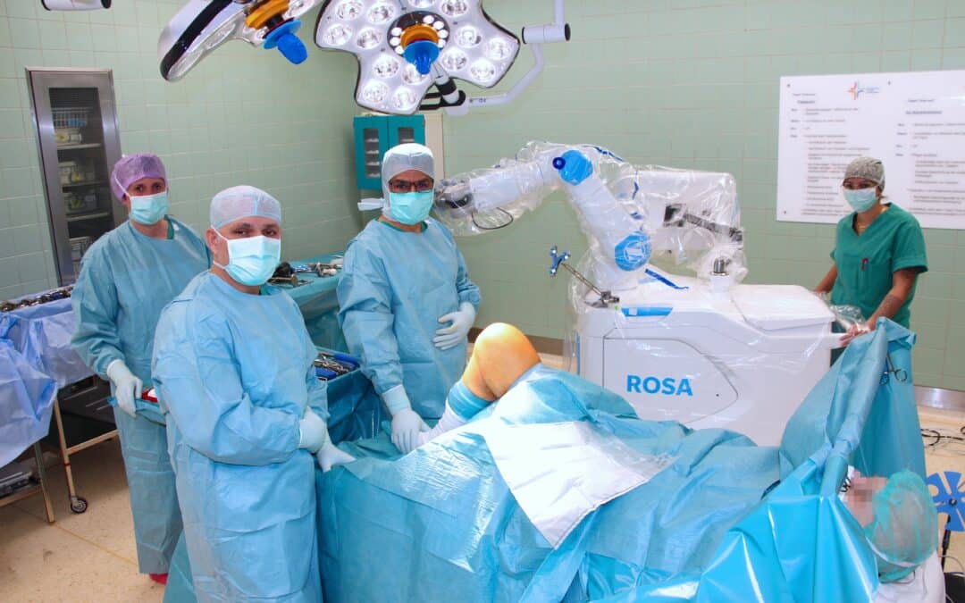 Erste roboterassistierte Knie-OP am St. Josef erfolgreich durchgeführt