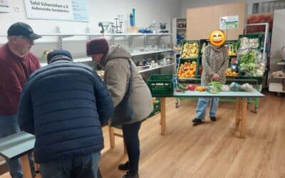 Senioren spenden für den Tafel-Laden