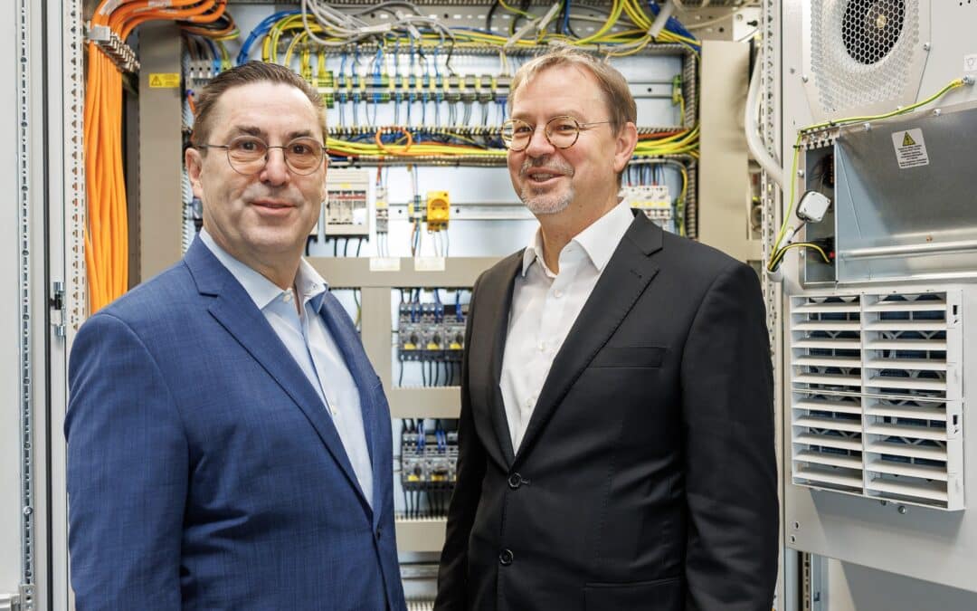 ZF und AXSOL schließen Absichtserklärung zur industriellen Fertigung von Energiespeichersystemen