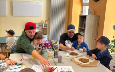 Muttertagsbasteln im Mehrgenerationenhaus