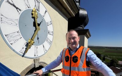 Die Zeit im Blick – Sanierung der Kirchturmuhr der Pfarrkirche Kreuzauffindung