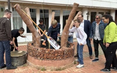 Rotary unterstützt Walther-Rathenau-Gymnasium mit 1.000 € für einen Lehmbau