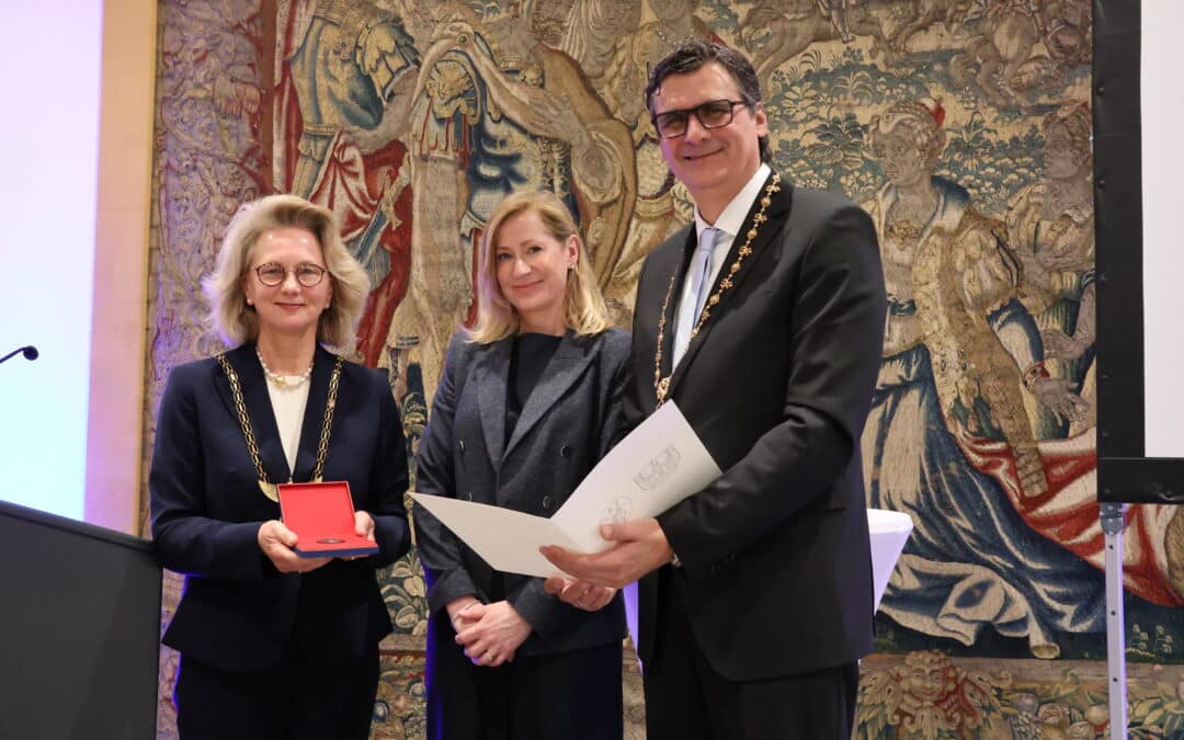 Prof. Dr. Melina Schuh erhält Carus-Preises und Carus-Medaille – Öffentlicher Festakt im historischen Rathaus