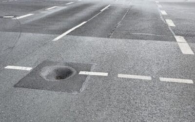 Schaden in der Fahrbahn auf dem Paul-Rummert-Ring