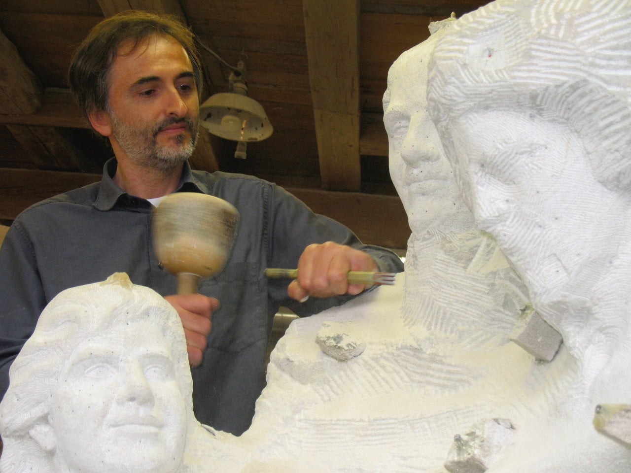 Plastisches Gestalten in Stein Bildhauerei @Manfred Reinhart