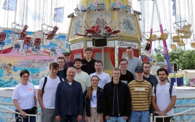 Beliebte Tradition: THWS-Studierende lernen Mechanik und Elektronik der Volkfest-Karussells kennen