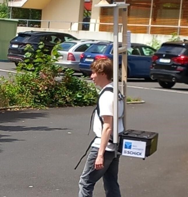 Mit einem selbst entwickelten Messrucksack dem Stadtklima auf der Spur