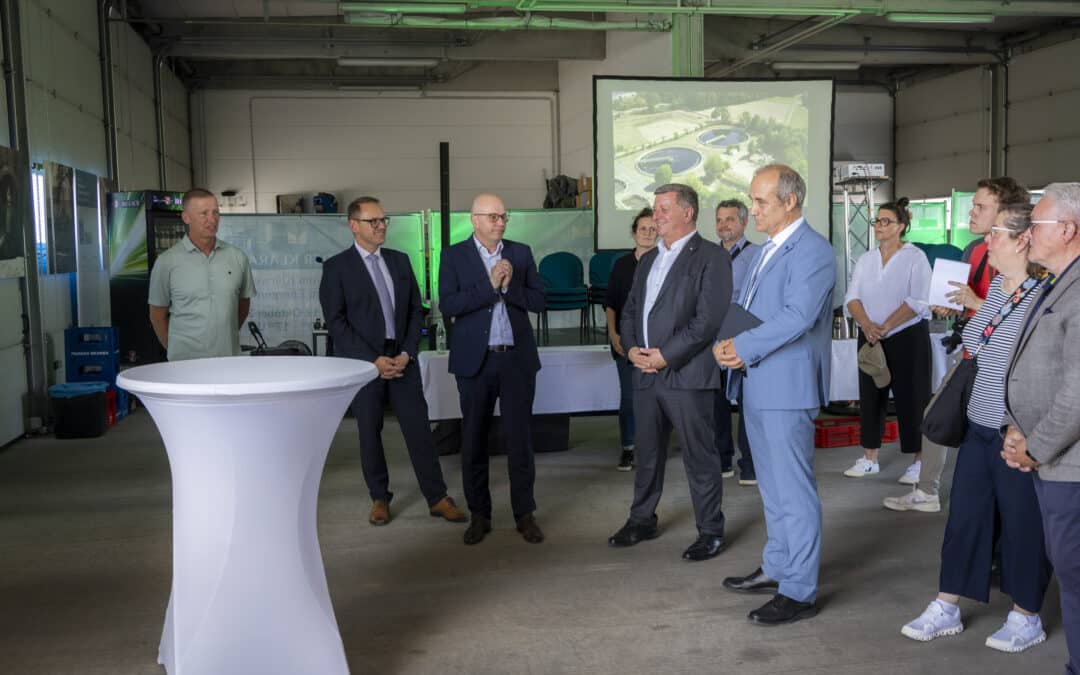 Kläranlagen-Umbau: Staatsminister Bernreiter besucht das Bauprojekt