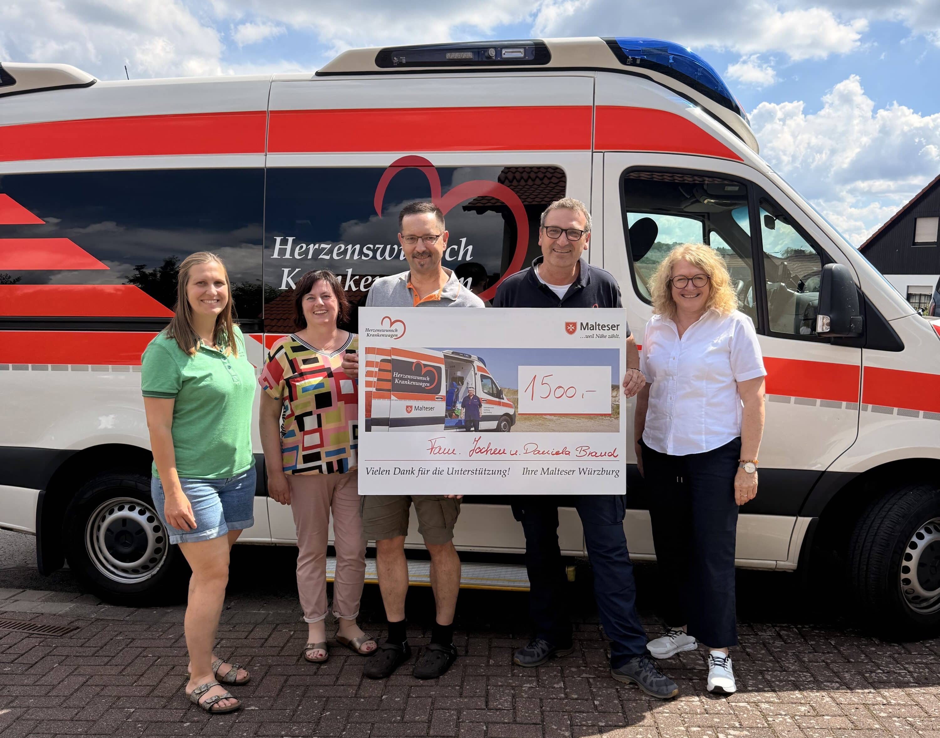 260701spendenubergabe herzenswunsch schon dra gartentür_PhotoSusanneBinder (1a)