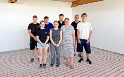 Gemeinschaftsprojekt in der neuen MAINCOR Akademie: Azubis verlegen 8.000 Meter Fußbodenheizungsrohr