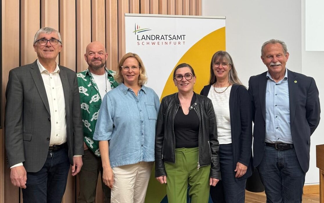 Grüne Kreistagsfraktion will mehr Bäume und Fassadenbegrünung an Landkreisimmobilien