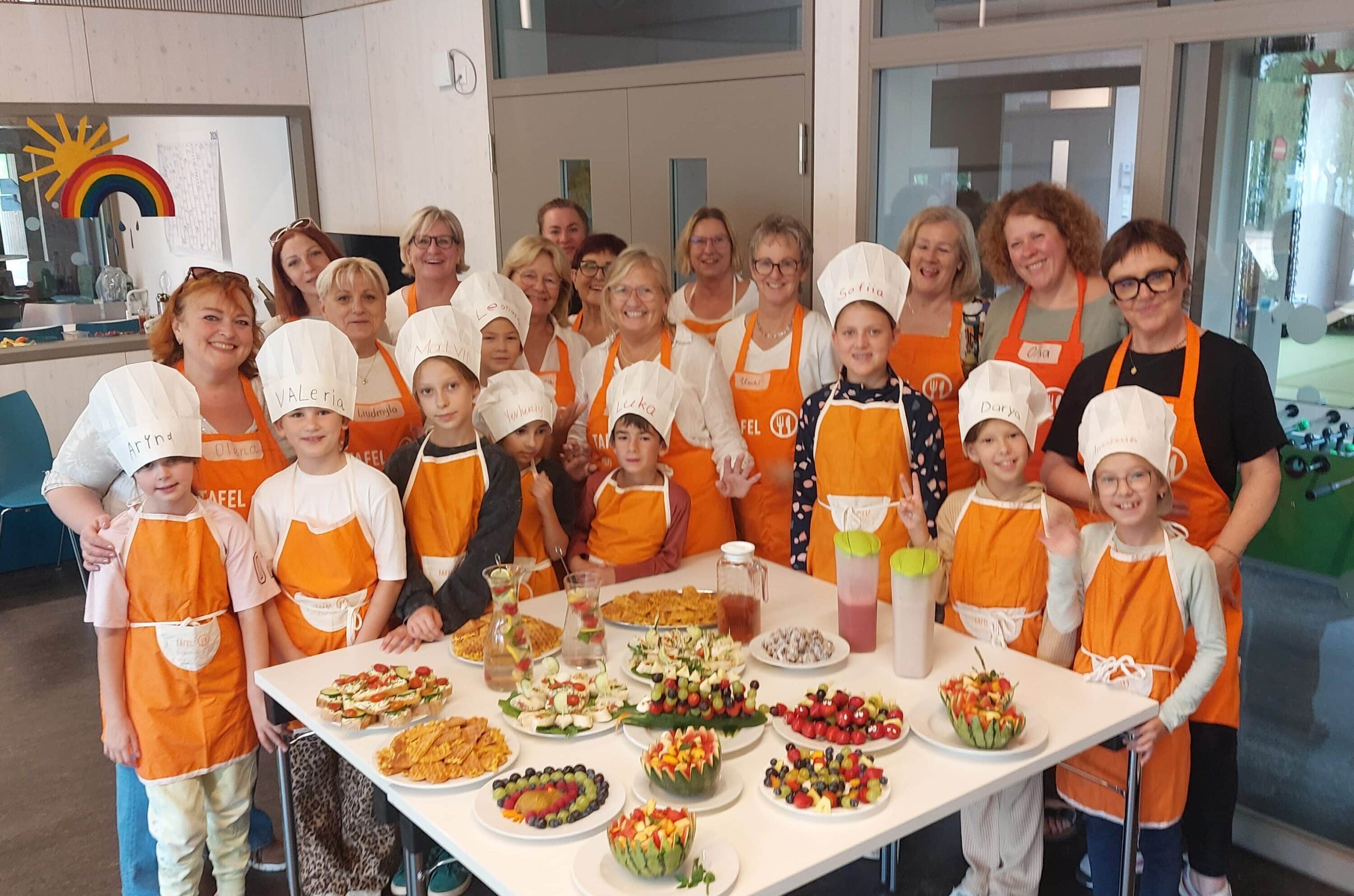 Kinder drehen einen Film über die Arbeit der Tafel