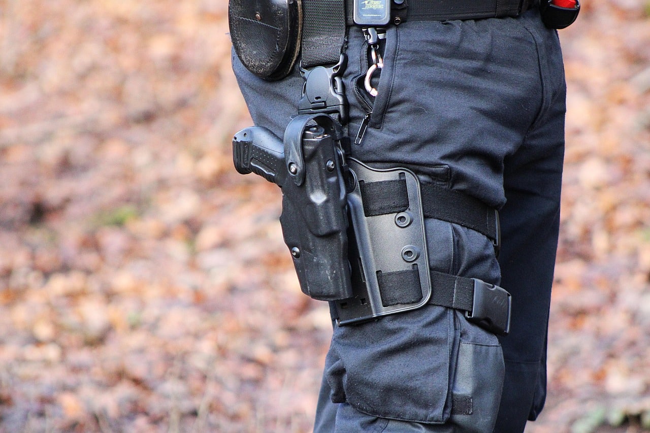 Polizeieinsatz – Beamte handeln schnell und besonnen – Spielzeugpistolen sichergestellt