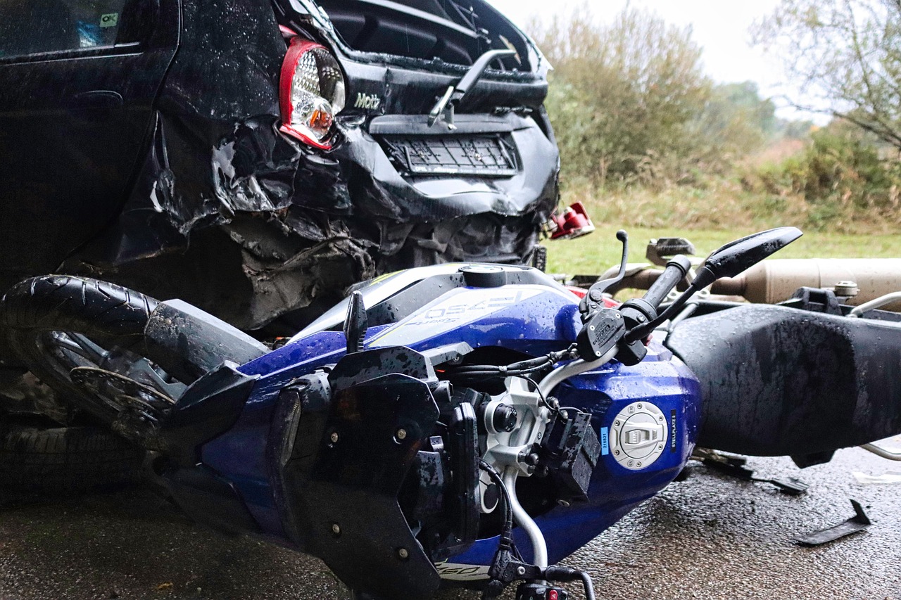 Schwerer Verkehrsunfall Motorradfahrer verstorben – Polizei ermittelt zur Unfallursache