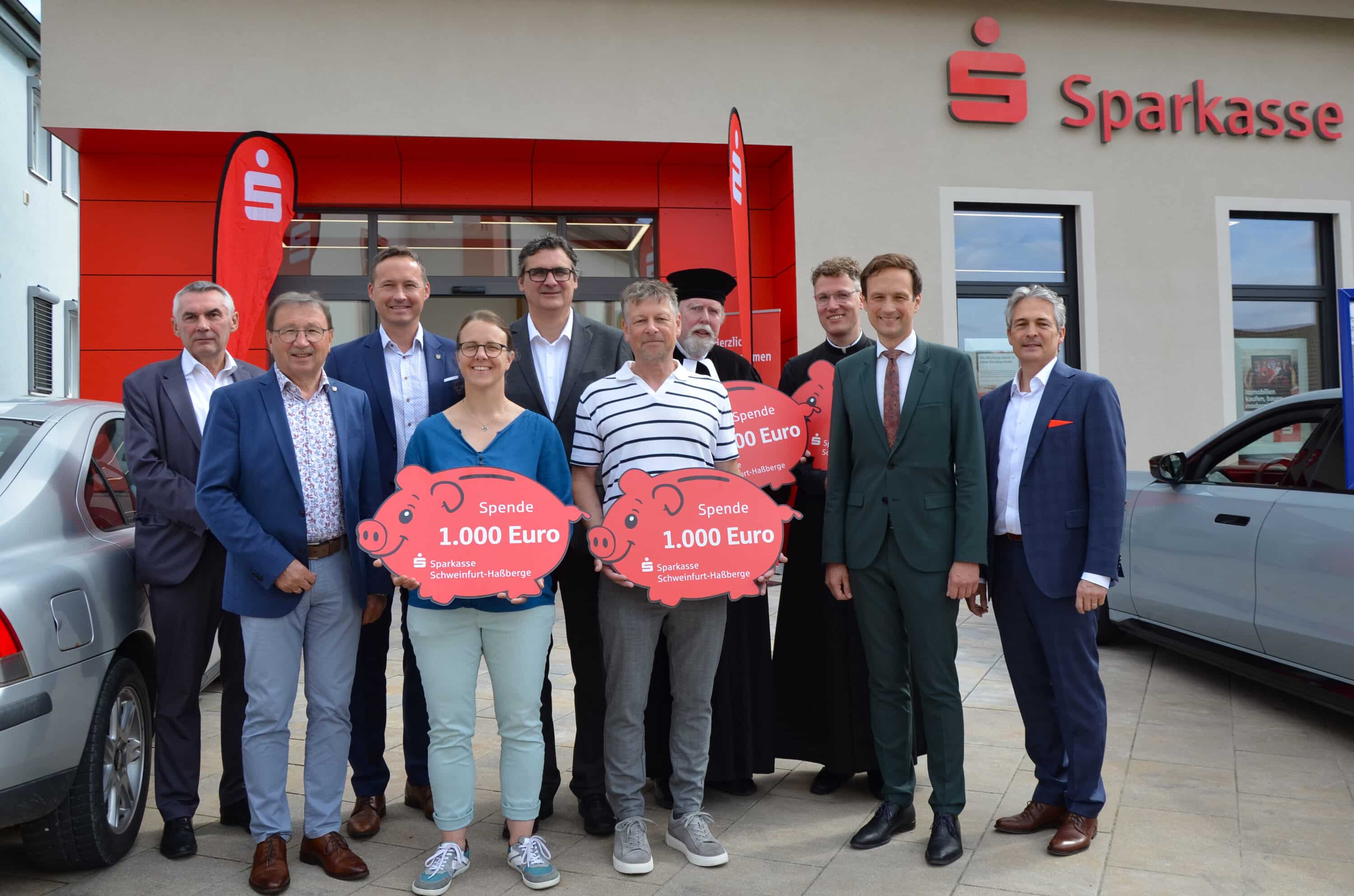 Investition in die Zukunft: Sparkasse weiht Neubau der Filiale in Stadtlauringen ein