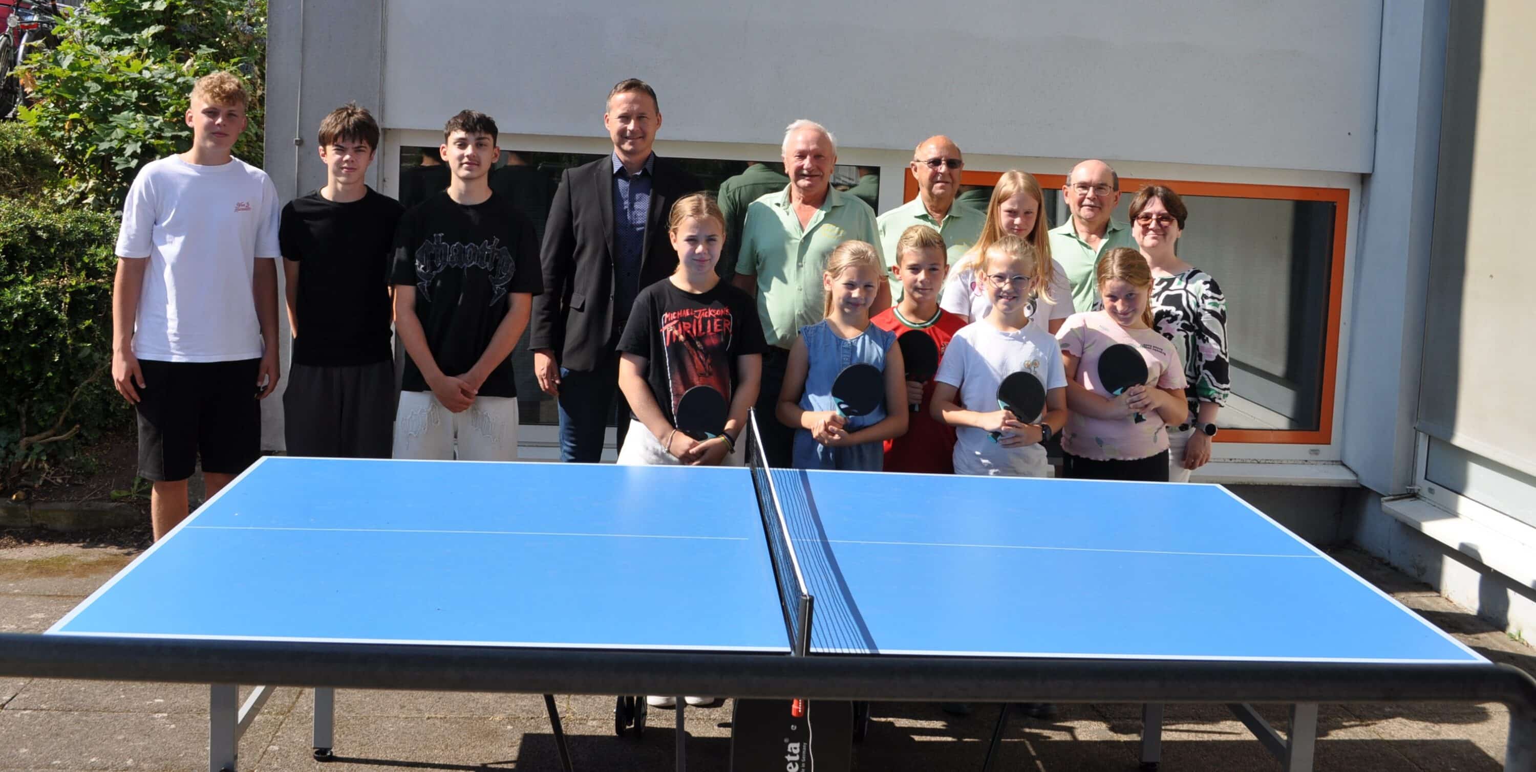 Dreschgemeinschaft Stadtlauringen spendet Spielgeräte für die Friedrich-Rückert-Schule