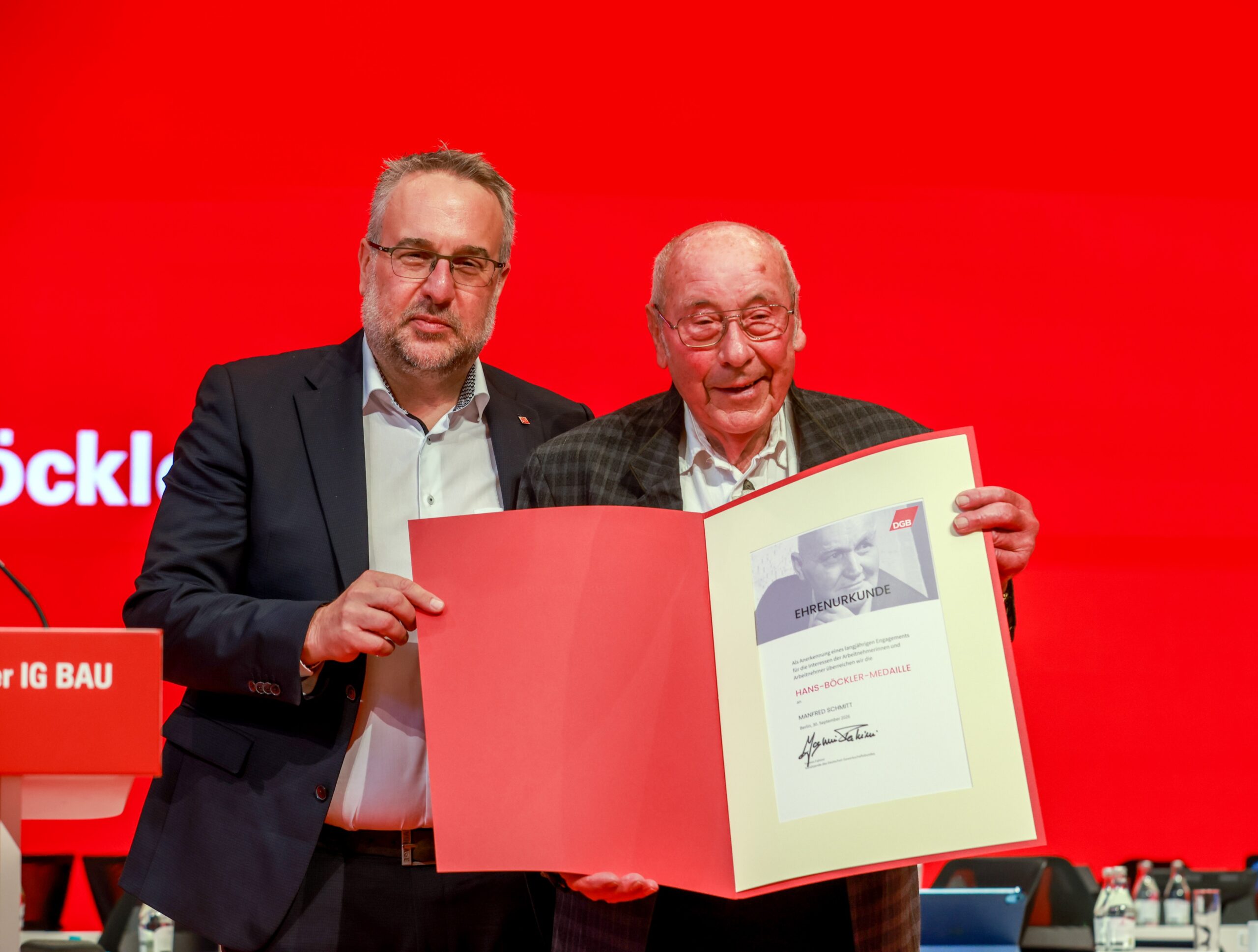 Höchste gewerkschaftliche Ehrung für IG BAU-Mitglied – Manfred Schmitt bekommt Hans-Böckler-Medaille
