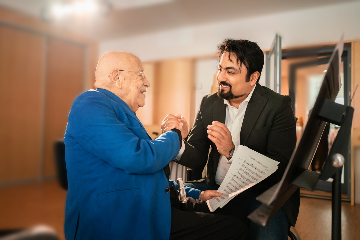 FOR A BETTER WORLD – Giora Feidman mit Musik von Majid Montazer