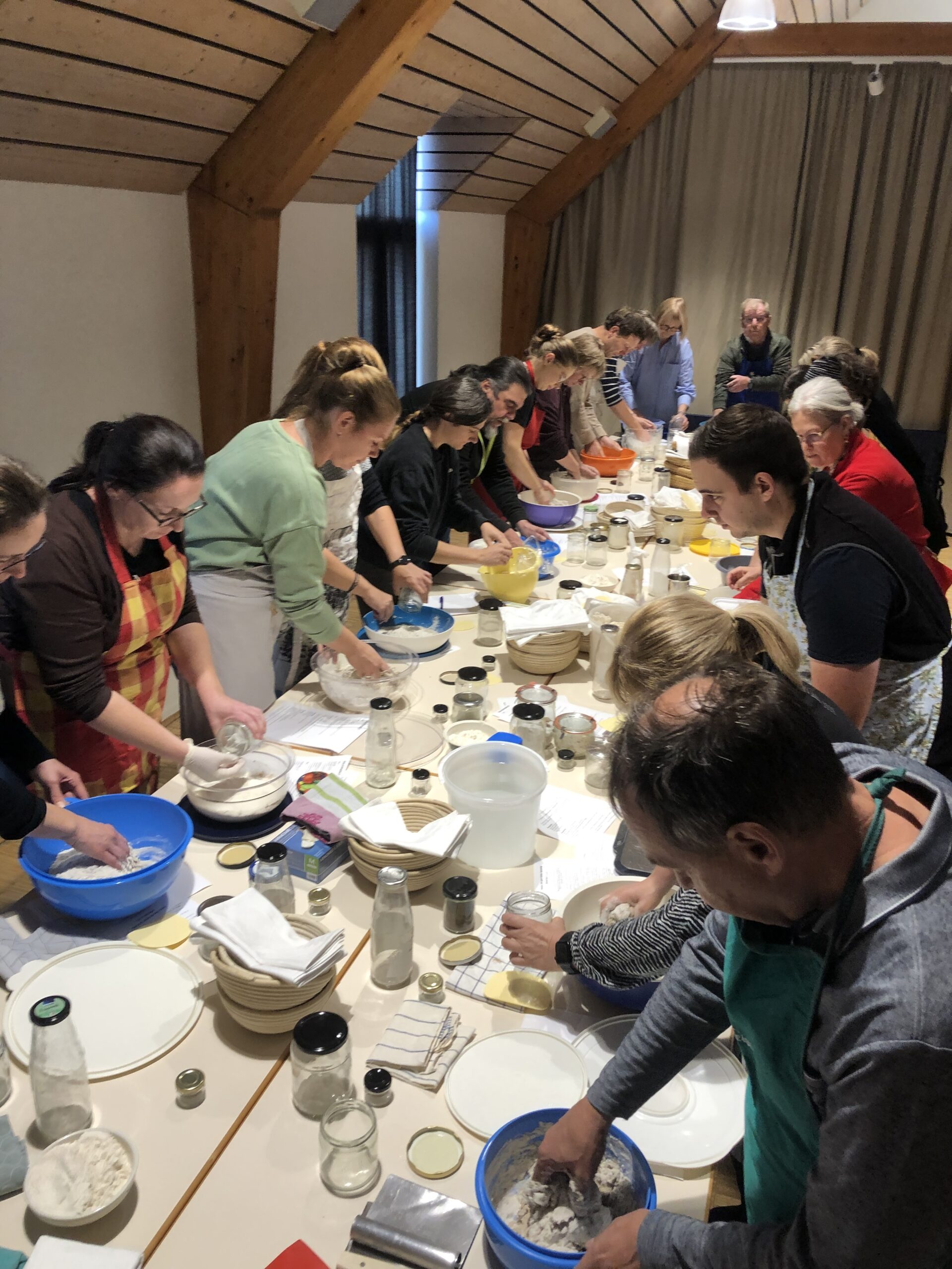 Brotbacken im Holzofen und Fermentieren von Gemüse