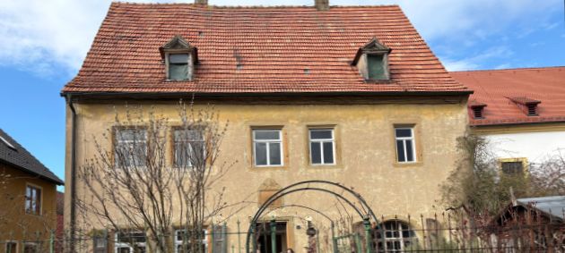 Fördervertrag für Dachsanierung am Julius-Echter-Pfarrhaus in Kolitzheim