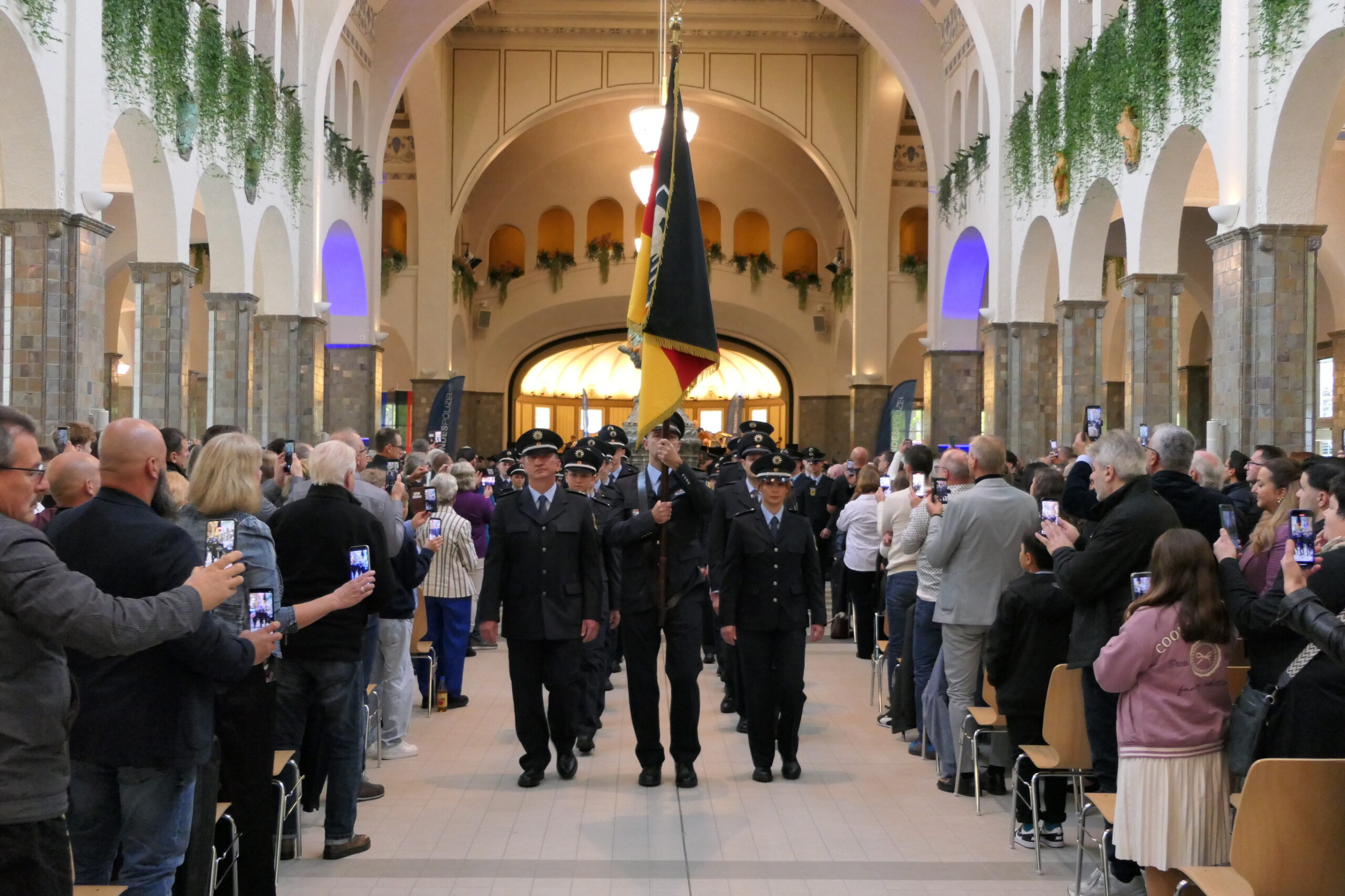 Vereidigung der Bundespolizei Oe rlenbach (c) Zentralbereich Inner er Dienst – Medien von Frau Rebec ca Lobnitz und Claudia Morath
